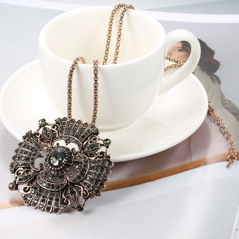 Gray Crystal Flower Brooch & Necklace – Elegant Two-in-One Floral Jewelry