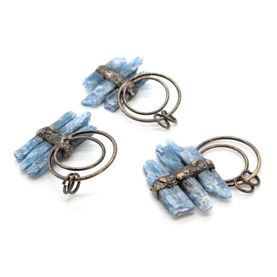 Natural Blue Kyanite Crystal Pendant – Raw Stone in Copper Setting