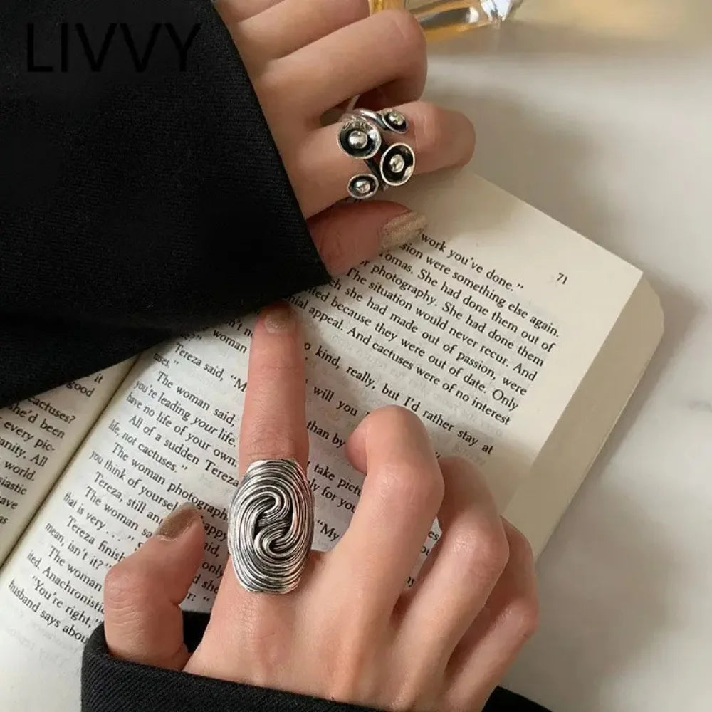 Adjustable Tornado Statement Ring – Bold Geometric Retro Design