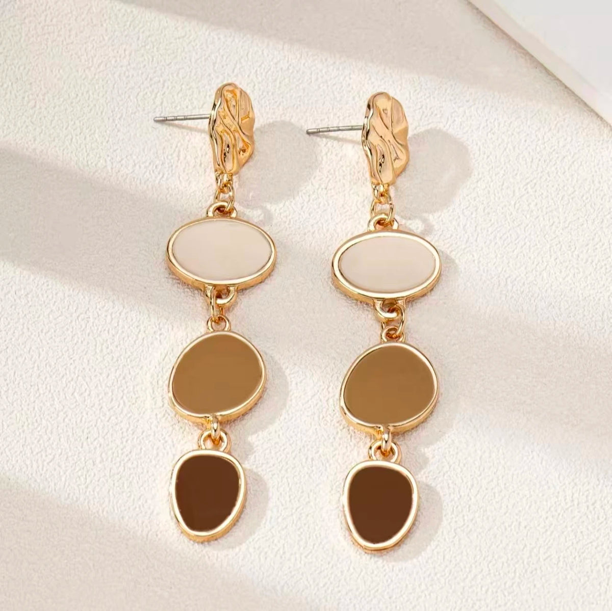 Elegant Gold-Plated Oil-Drip Stud Earrings in Alloy