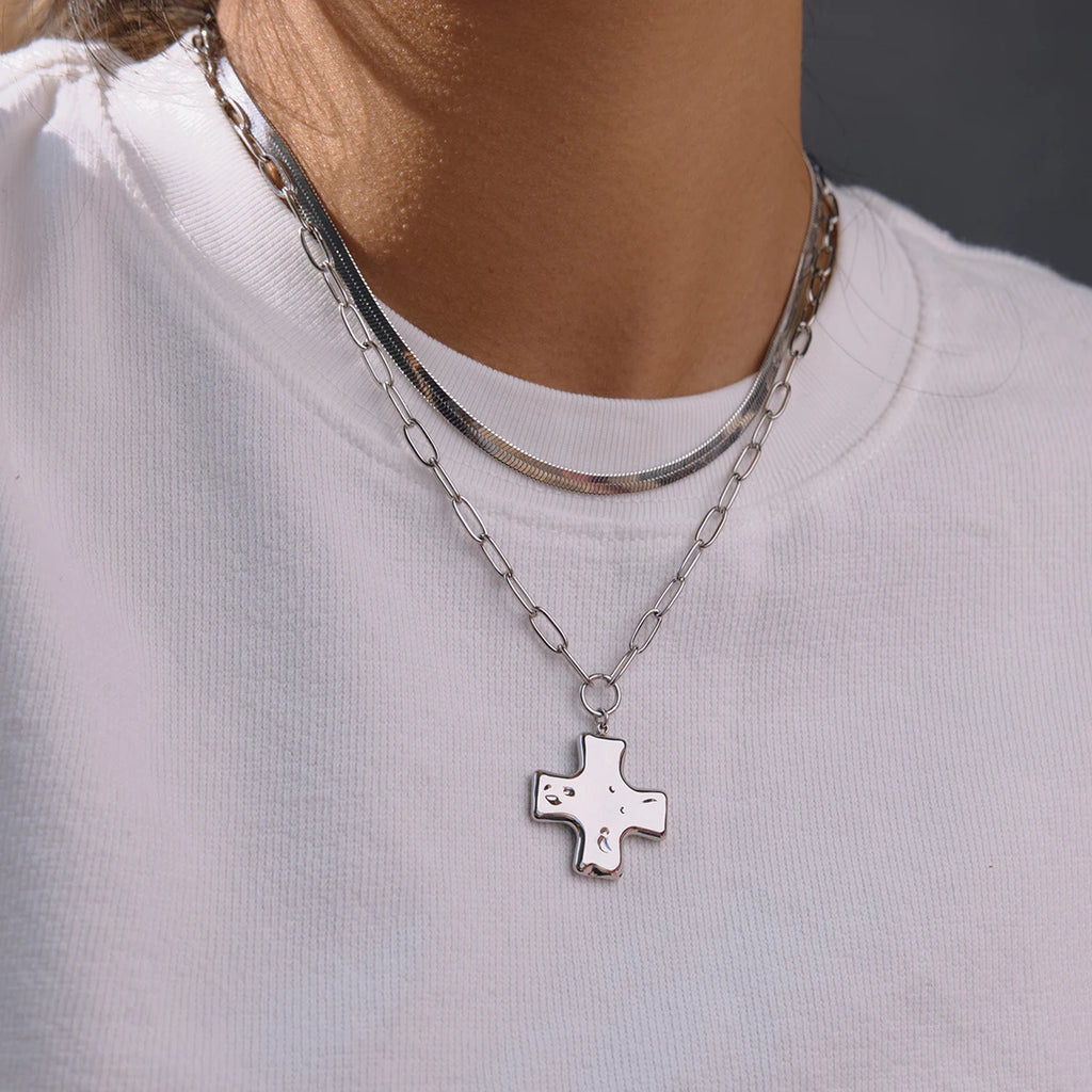 Hammered Cross Pendant Necklace – Unisex 18K Gold PVD-Plated Stainless Steel