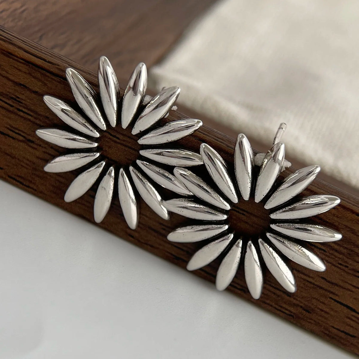 Unique 925 Sterling Silver Flower Stud Earrings